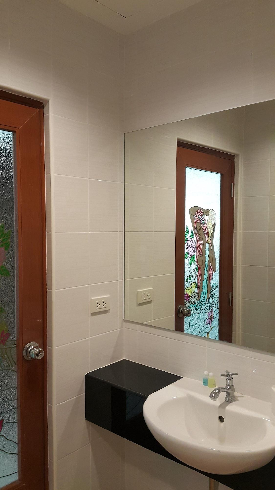 B Space Residence Nongprue Kültér fotó